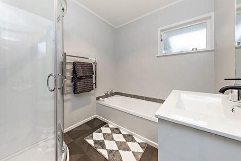 Photo of property in 6 Lawrence Crescent, Hillpark, Auckland, 2102