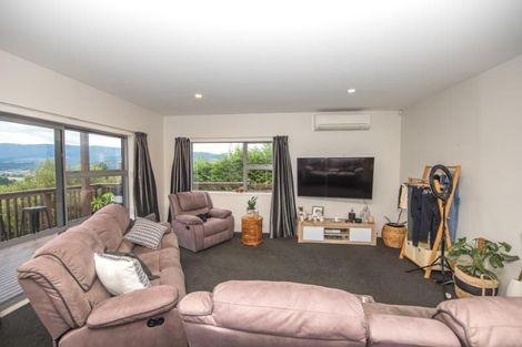 Photo of property in 29 Mcewen Crescent, Riverstone Terraces, Upper Hutt, 5018