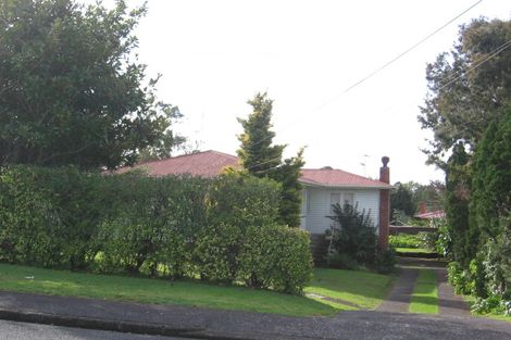 Photo of property in 21 Taipari Road, Te Atatu Peninsula, Auckland, 0610