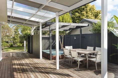 Photo of property in 18 Racecourse Road, Waiuku, 2123