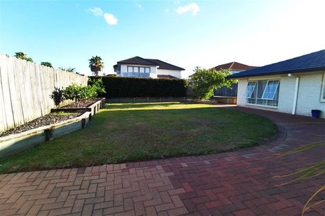 Photo of property in 12 Sandalwood Place, Somerville, Auckland, 2014