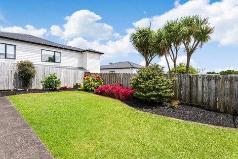 Photo of property in 9a Bradbury Road, Botany Downs, Auckland, 2010