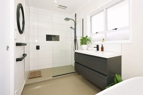 Photo of property in 2 Dover Road, St Andrews, Hamilton, 3200