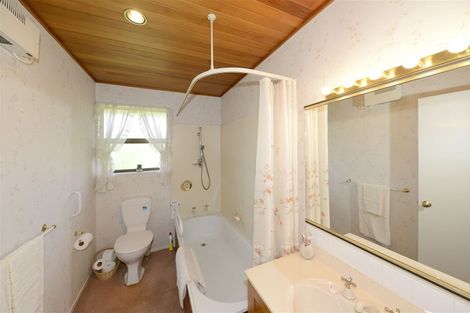 Photo of property in 1 Thorrington Road, Cashmere, Christchurch, 8022