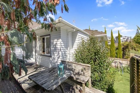 Photo of property in 1/17 Lyons Avenue, Murrays Bay, Auckland, 0630