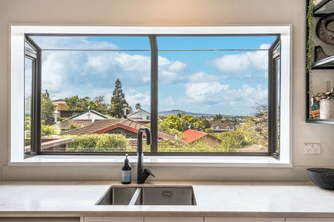 Photo of property in 1/41 Target Road, Totara Vale, Auckland, 0629