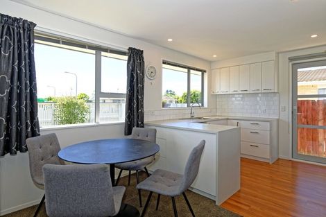 Photo of property in 1/19 Queenspark Drive, Parklands, Christchurch, 8083