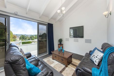 Photo of property in 14 Woodhouse Place, West Harbour, Auckland, 0618