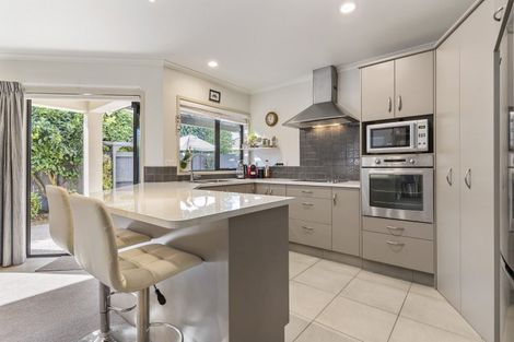 Photo of property in 14 Putaka Place, Papamoa Beach, Papamoa, 3118