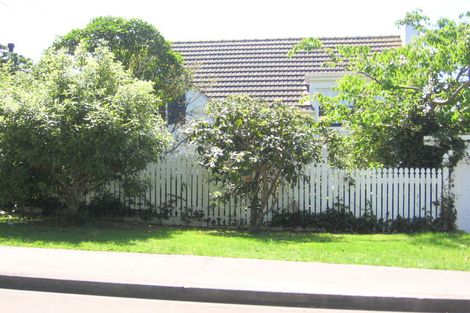 Photo of property in 4 Woodmancote Road, Khandallah, Wellington, 6035