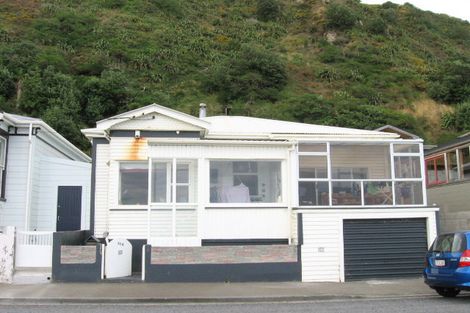 Photo of property in 206 The Esplanade, Island Bay, Wellington, 6023