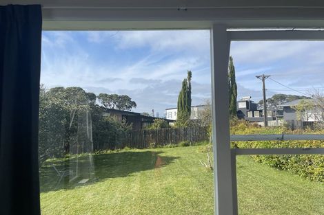 Photo of property in 11 Heath Avenue, Northcote, Auckland, 0627