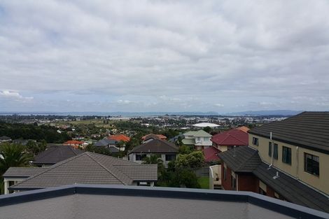 Photo of property in 43 Ribbonwood Crescent, Goodwood Heights, Auckland, 2105