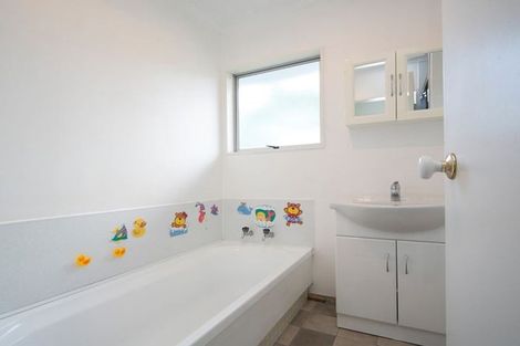 Photo of property in 20 Imperial Place, Henderson, Auckland, 0612