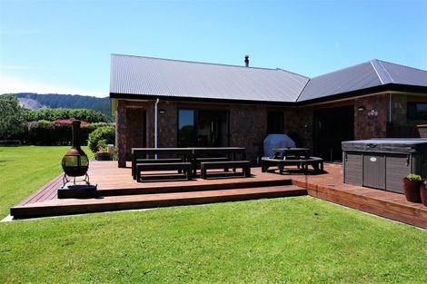 Photo of property in 66 Pohutukawa Drive, Levin, 5571