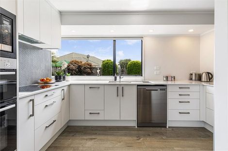 Photo of property in 25 Suncrest Drive, West Harbour, Auckland, 0618