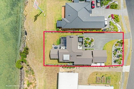 Photo of property in 36 Karoro Road, One Tree Point, 0118