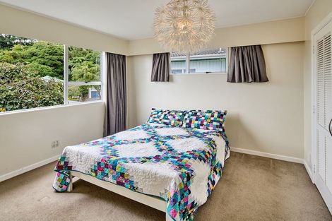 Photo of property in 14 Ardal Grove, Tirohanga, Lower Hutt, 5010