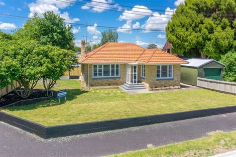 Photo of property in 2 Old Farm Road, Hamilton East, Hamilton, 3216