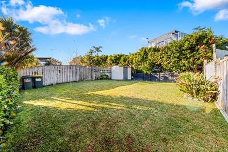 Photo of property in 2/12 Browns Road, Rothesay Bay, Auckland, 0630