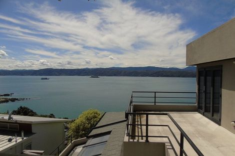 Photo of property in 13 Fortification Road, Karaka Bays, Wellington, 6022