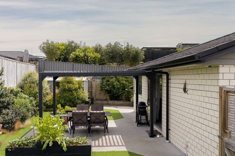 Photo of property in Waterview Estate, 30/4 Greystone Place, Omokoroa, 3114