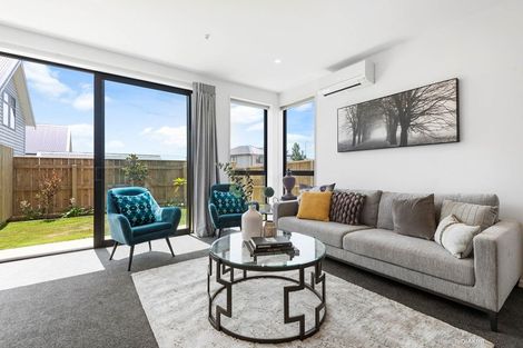 Photo of property in 1/62 Spenmoor Street, Newlands, Wellington, 6037