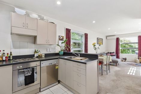 Photo of property in 1b Cecil Road, Tawa, Wellington, 5028