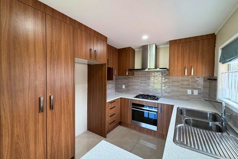 Photo of property in 52 Kurnell Drive, Botany Downs, Auckland, 2010