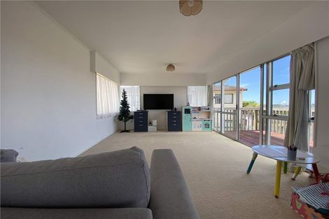 Photo of property in 23 Athena Drive, Totara Vale, Auckland, 0629