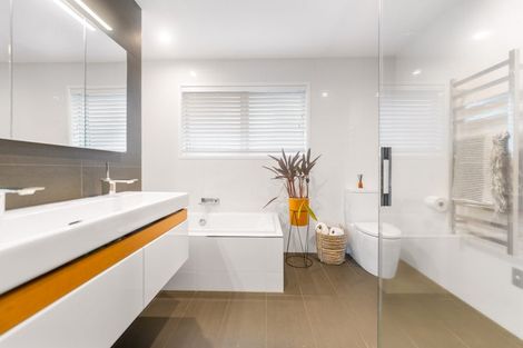 Photo of property in 40 Peter Terrace, Castor Bay, Auckland, 0620