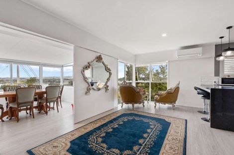 Photo of property in 39 Pohutukawa Avenue, Shelly Park, Auckland, 2014