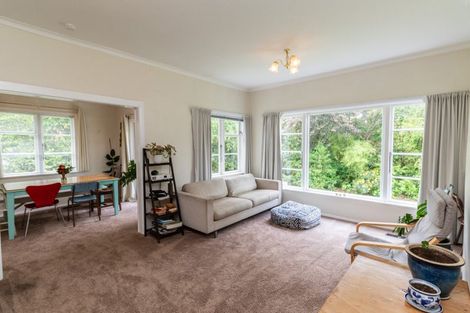 Photo of property in 33 Pinehaven Road, Pinehaven, Upper Hutt, 5019