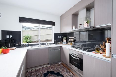 Photo of property in 140 Keri Vista Rise, Papakura, 2110