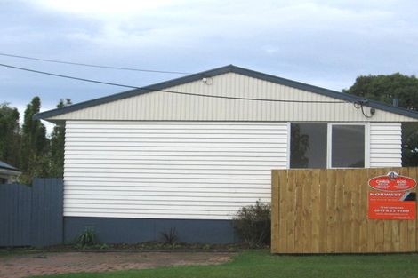 Photo of property in 1/9 Duncan Avenue, Te Atatu South, Auckland, 0610
