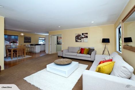 Photo of property in 52 Carlisle Road, Browns Bay, Auckland, 0630