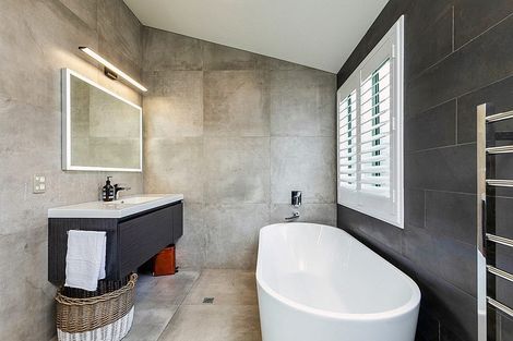 Photo of property in 11a Woodfern Crescent, Titirangi, Auckland, 0604