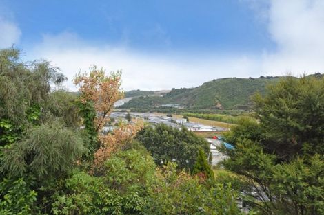 Photo of property in 198a Eastern Hutt Road, Taita, Lower Hutt, 5019