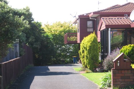 Photo of property in 2/5 Rothesay Bay Road, Rothesay Bay, Auckland, 0630