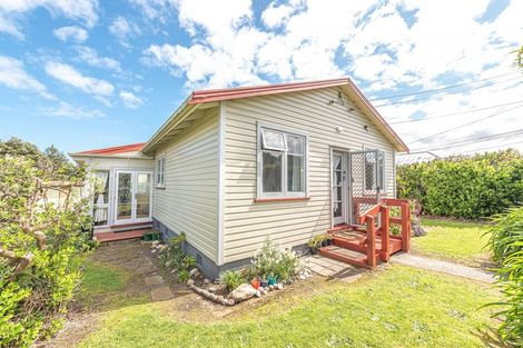Photo of property in 31 Karaka Street, Castlecliff, Whanganui, 4501