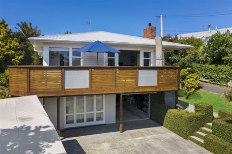 Photo of property in 19 Zion Road, Birkenhead, Auckland, 0626