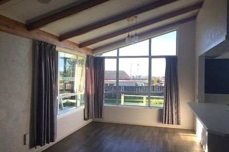 Photo of property in 2 Luxor Place, Pomare, Rotorua, 3015