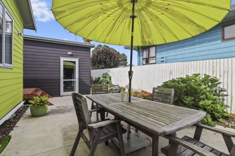 Photo of property in 18 Athenree Road, Athenree, Katikati, 3177