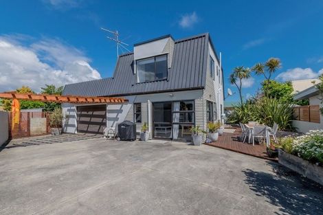 Photo of property in 6b Whitmore Grove, Waikanae Beach, Waikanae, 5036