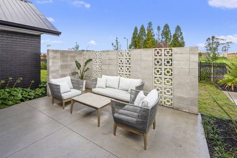 Photo of property in 2 Len Ireland Drive, Kumeu, 0810