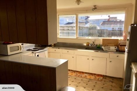 Photo of property in 79 Hillcrest Avenue, Hillcrest, Auckland, 0627