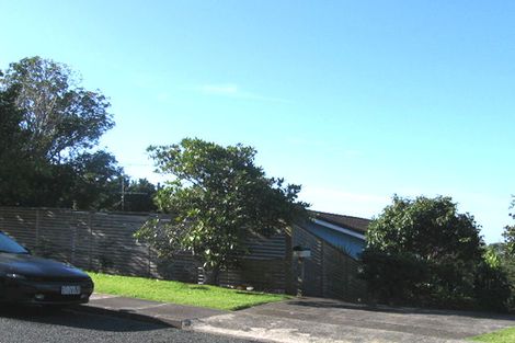 Photo of property in 40 Raymond Terrace, Northcote, Auckland, 0627