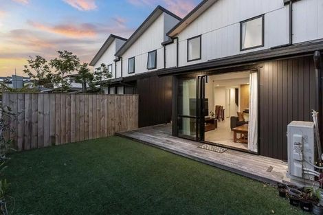 Photo of property in 29 Lewis Road, Pakuranga, Auckland, 2010