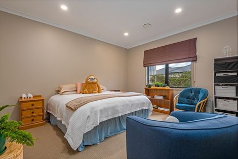 Photo of property in 60 Ruapehu Drive, Fitzherbert, Palmerston North, 4410