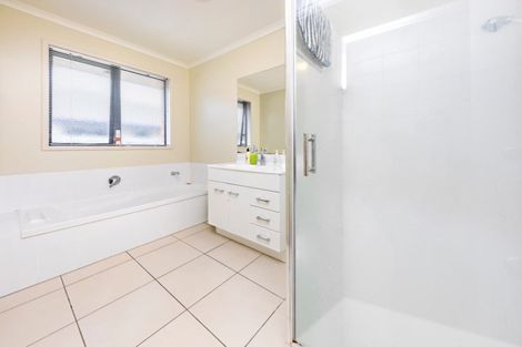Photo of property in 2 Ribbonwood Close, Te Kauwhata, 3710